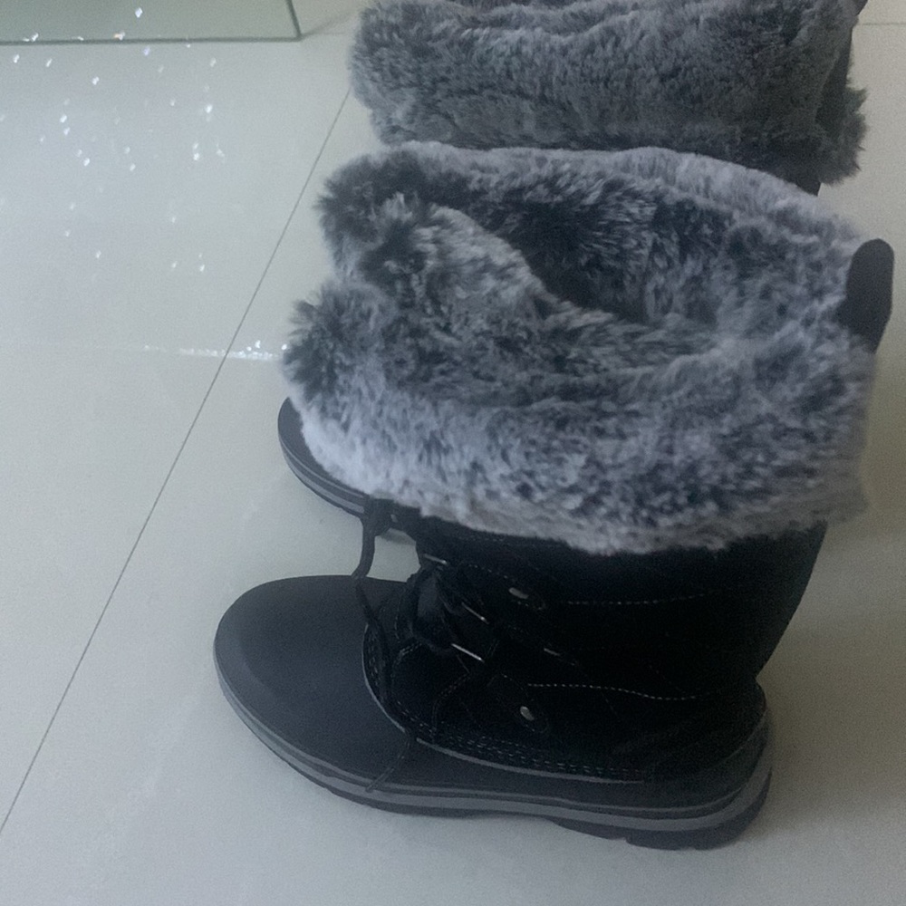 Boots - Picture 2 of 5
